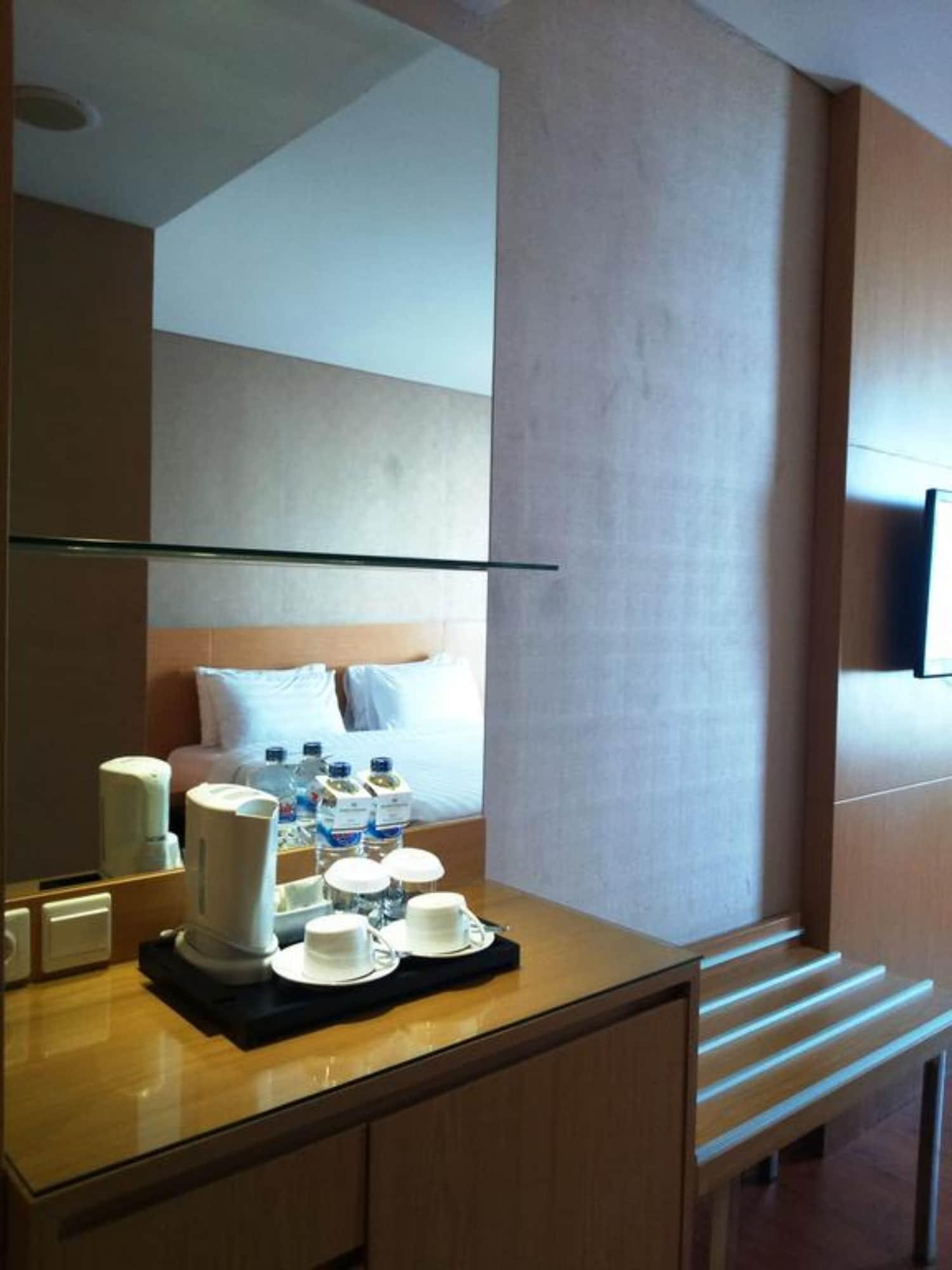 Hotel Santika Premiere Gubeng Surabaya Exteriör bild