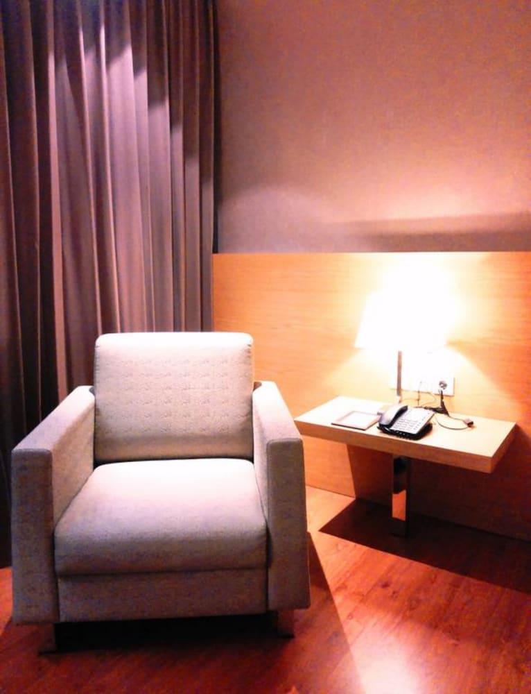 Hotel Santika Premiere Gubeng Surabaya Exteriör bild
