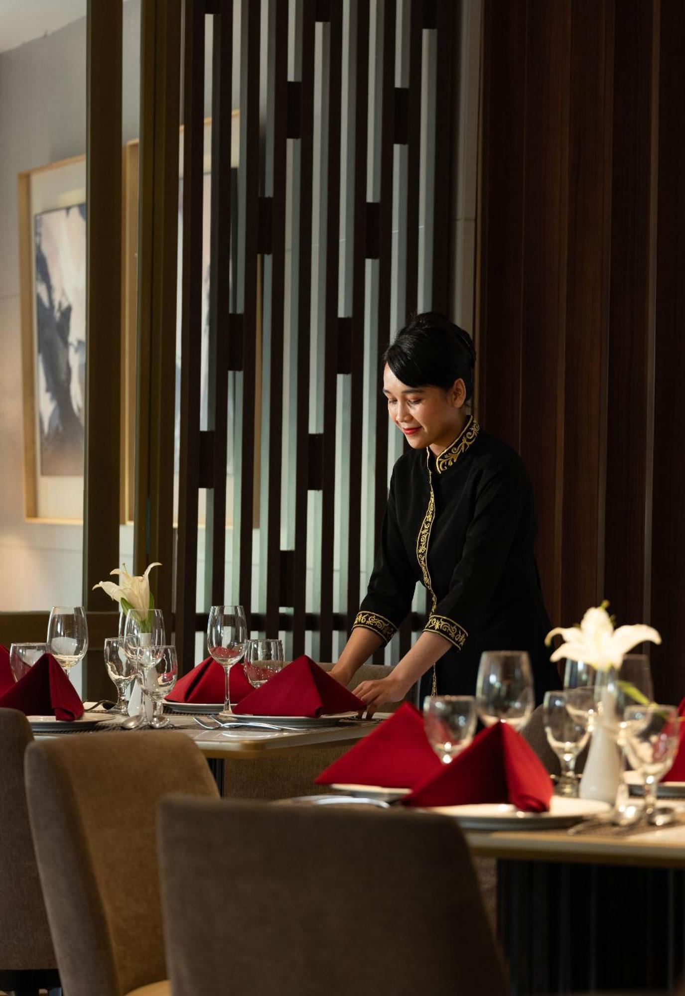 Hotel Santika Premiere Gubeng Surabaya Exteriör bild