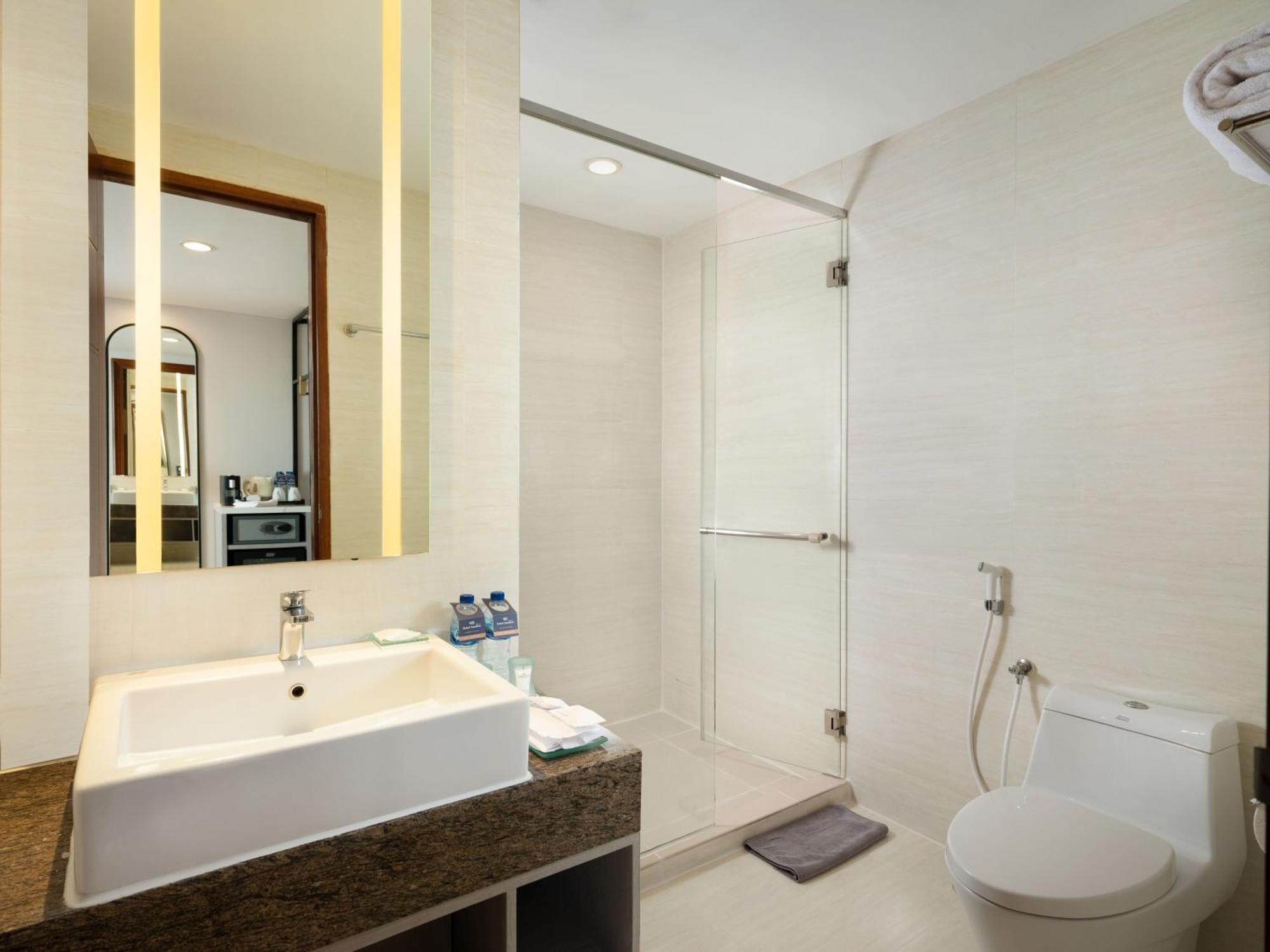 Hotel Santika Premiere Gubeng Surabaya Exteriör bild