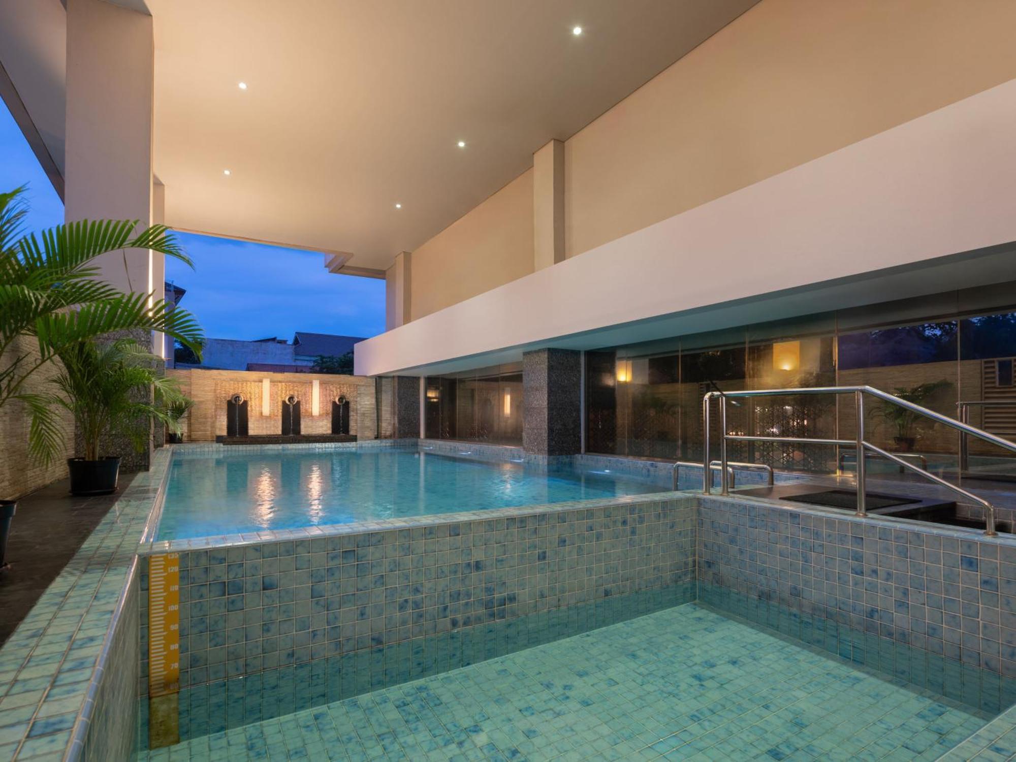 Hotel Santika Premiere Gubeng Surabaya Exteriör bild