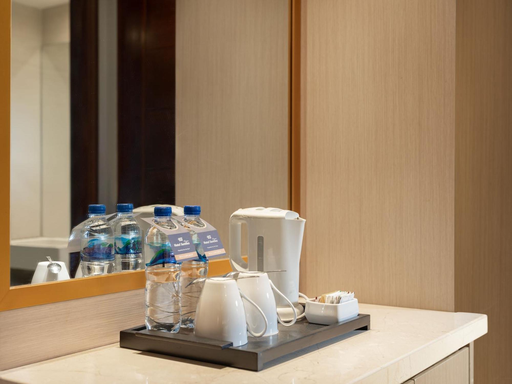 Hotel Santika Premiere Gubeng Surabaya Exteriör bild
