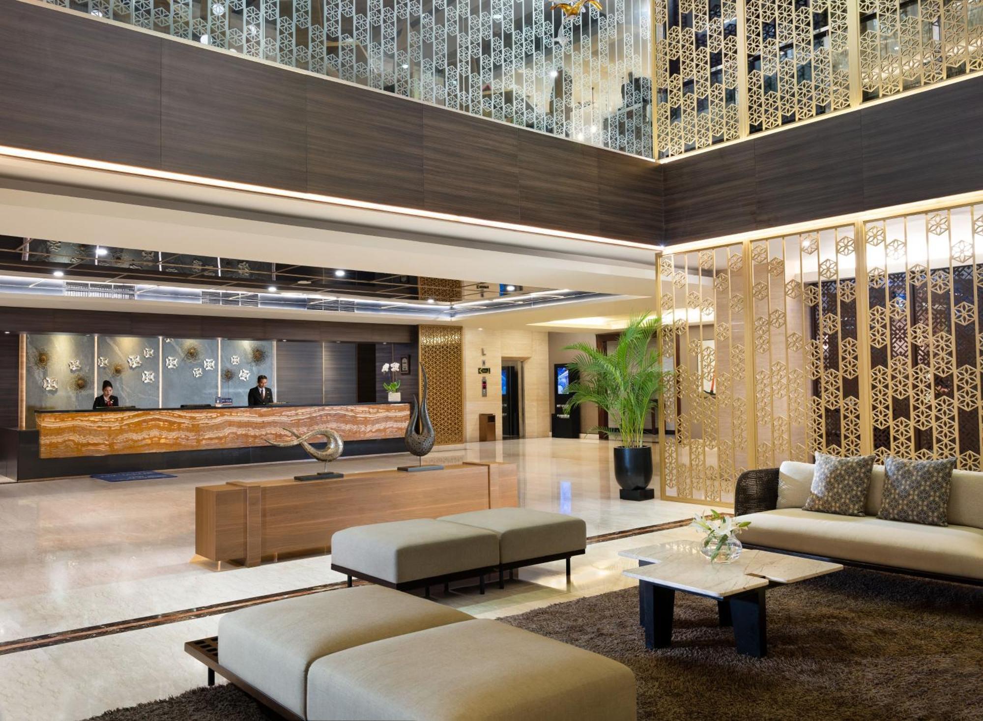 Hotel Santika Premiere Gubeng Surabaya Exteriör bild