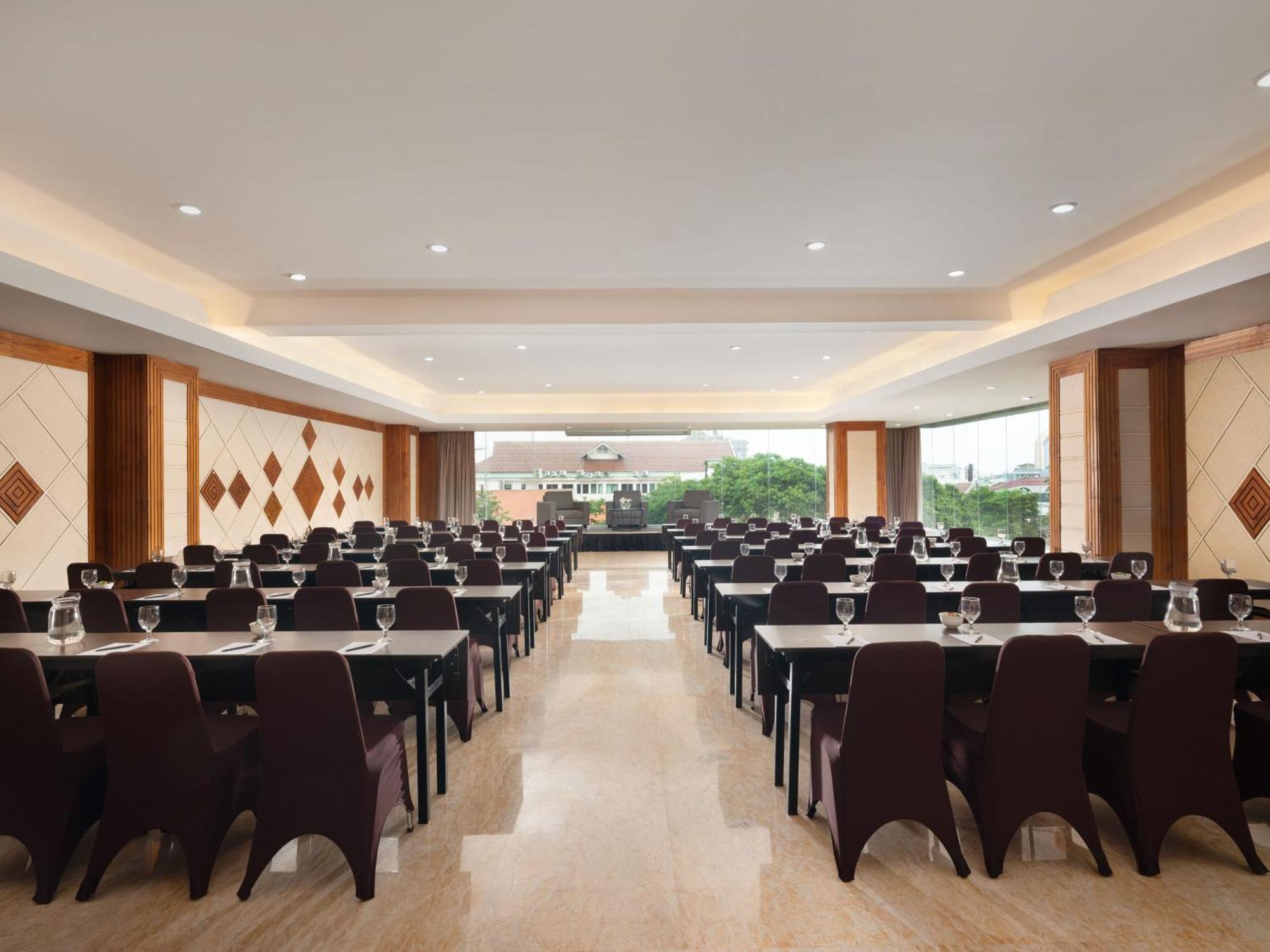 Hotel Santika Premiere Gubeng Surabaya Exteriör bild