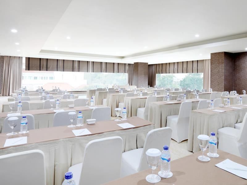 Hotel Santika Premiere Gubeng Surabaya Exteriör bild