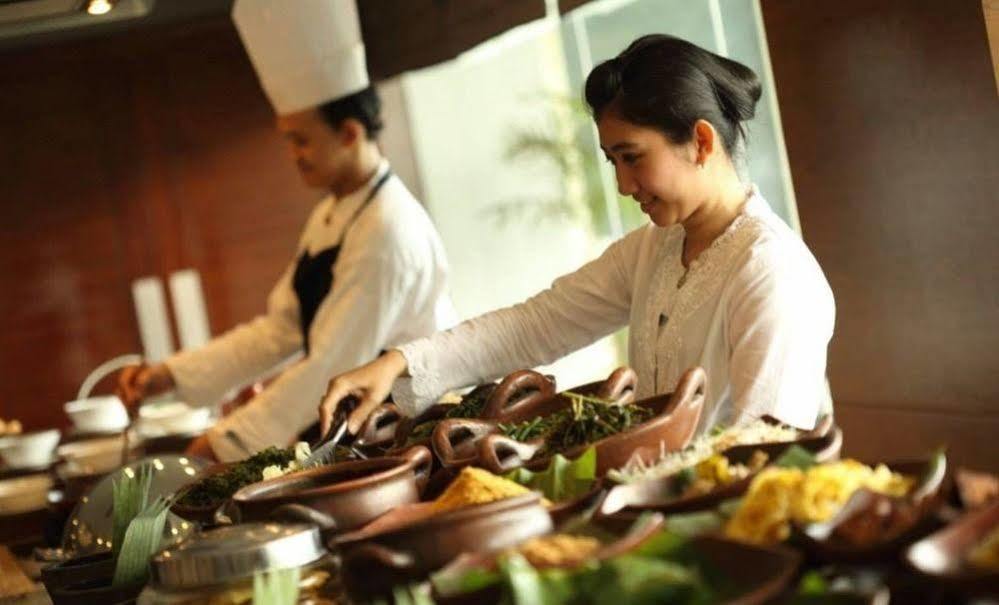 Hotel Santika Premiere Gubeng Surabaya Exteriör bild